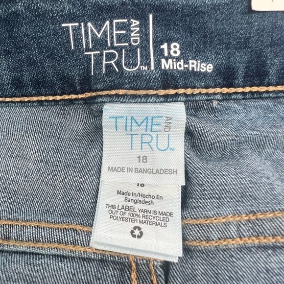 NWT Time And Tru Mid Rise Distressed Cut Off Jean Shorts Size 18 Women’s - Picture 2 of 7